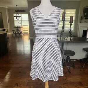 Marc New York Dress Women's Size 8 Fit and Flare Black & White Sleeveless V-Neck
